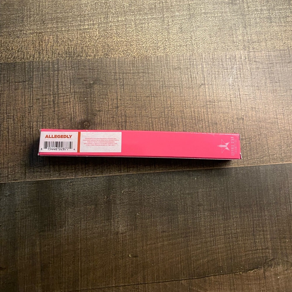 Lip liner. Shade Allegedly